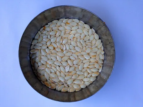 Bowl of pumpkin seeds, a natural food source of magnesium